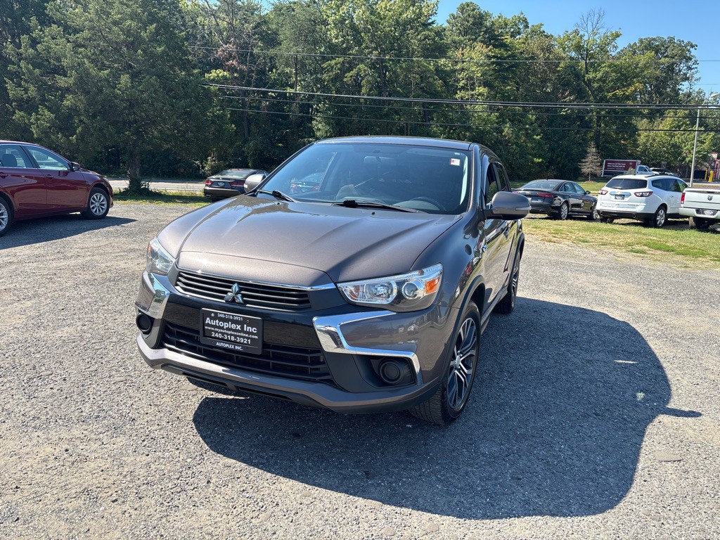 2016 Mitsubishi Outlander Image 2