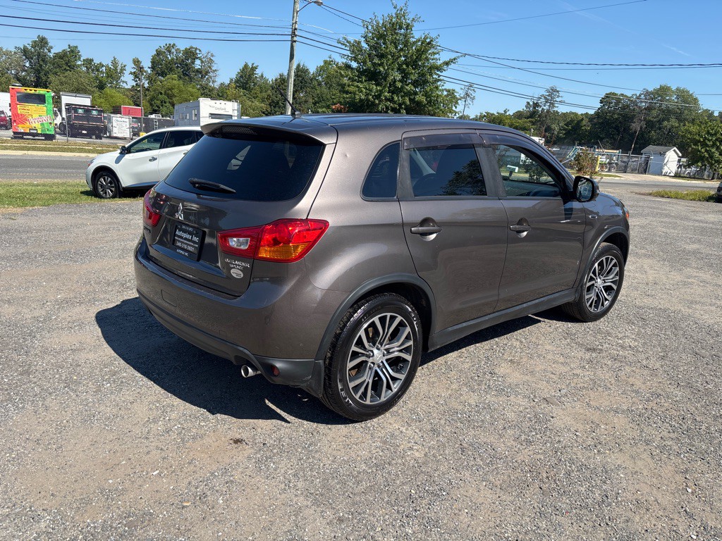 2016 Mitsubishi Outlander Image 11