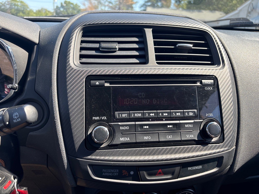 2016 Mitsubishi Outlander Image 23