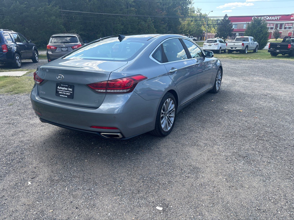 2015 Hyundai Genesis Image 6