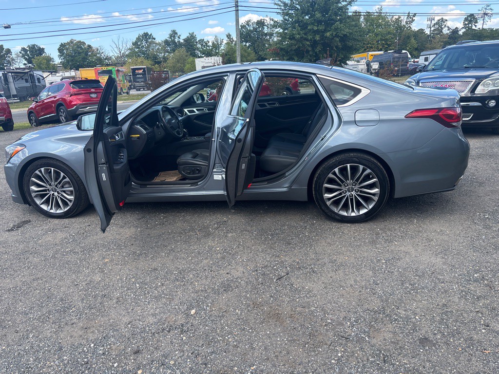 2015 Hyundai Genesis Image 11