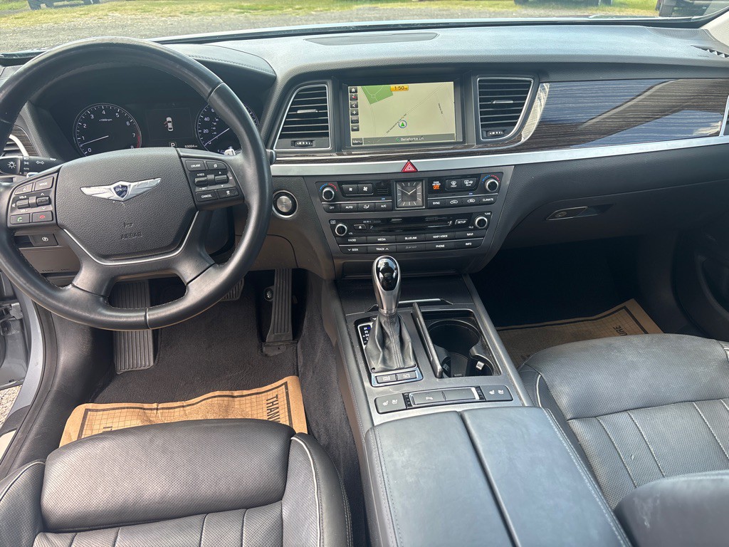 2015 Hyundai Genesis Image 13