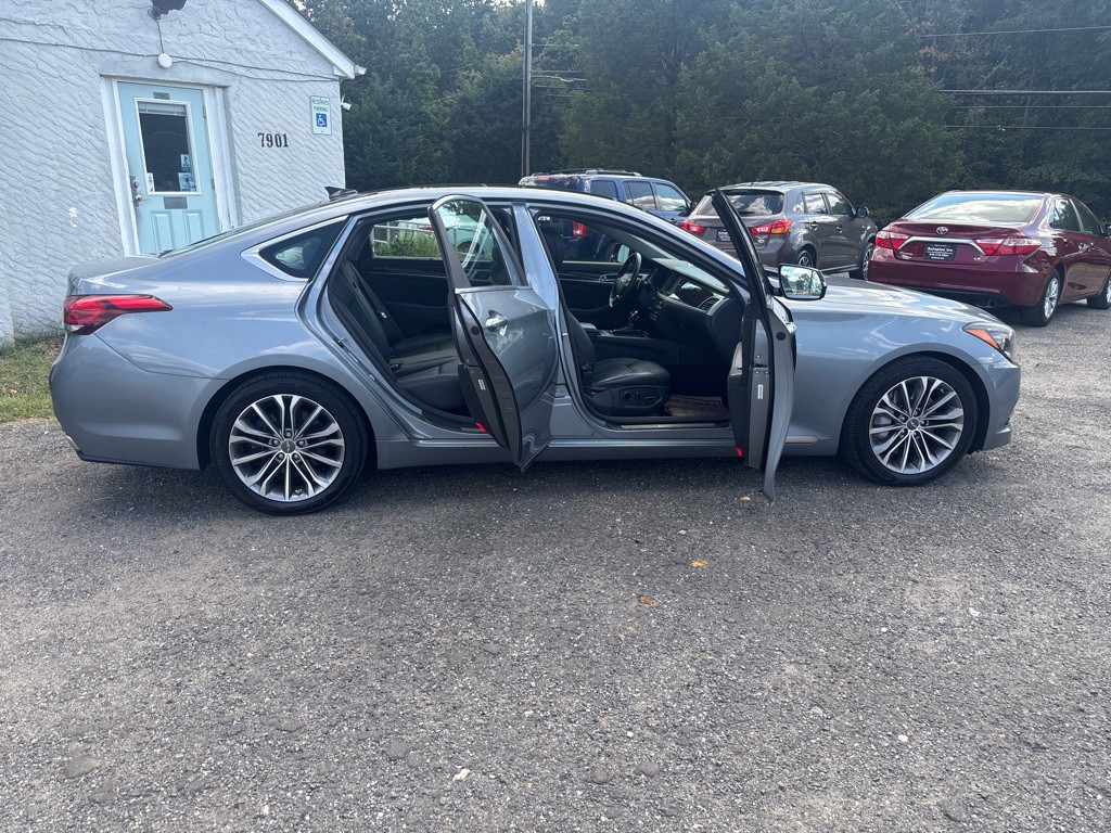 2015 Hyundai Genesis Image 20