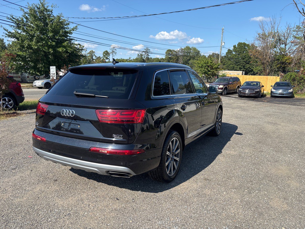 2017 Audi Q7 Image 12