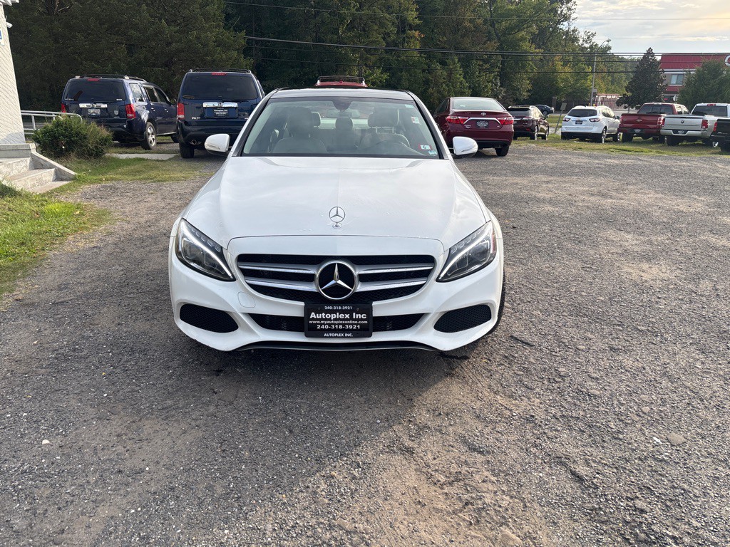 2015 Mercedes-Benz C-Class Image 1