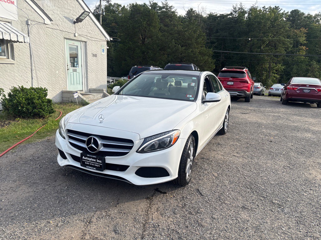 2015 Mercedes-Benz C-Class Image 2