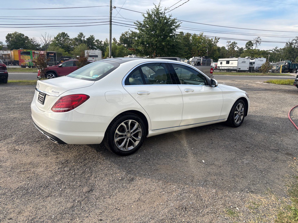 2015 Mercedes-Benz C-Class Image 9