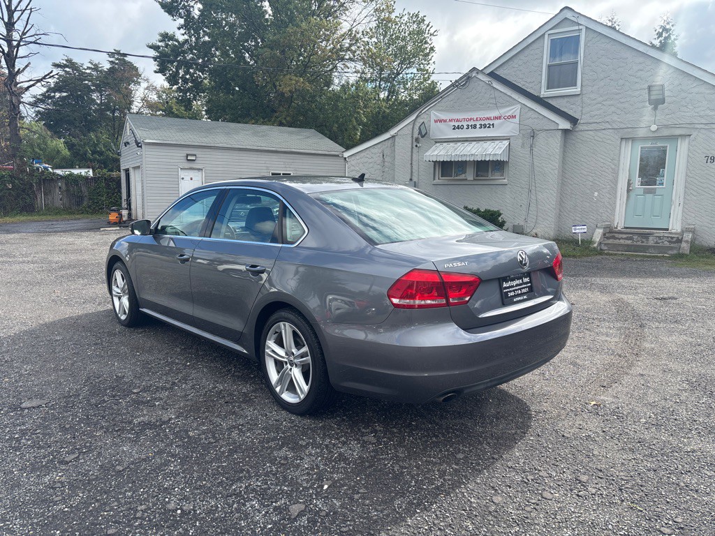 2014 Volkswagen Passat Image 8