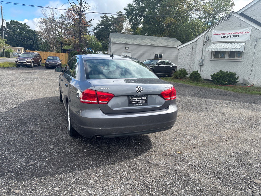 2014 Volkswagen Passat Image 9