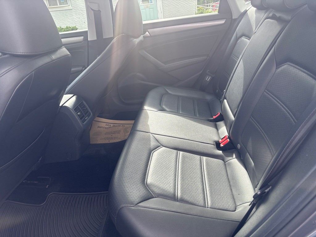 2014 Volkswagen Passat Image 21