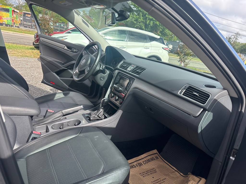 2014 Volkswagen Passat Image 23