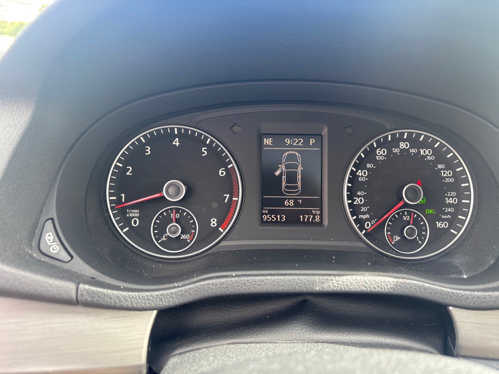 2014 Volkswagen Passat Image 24