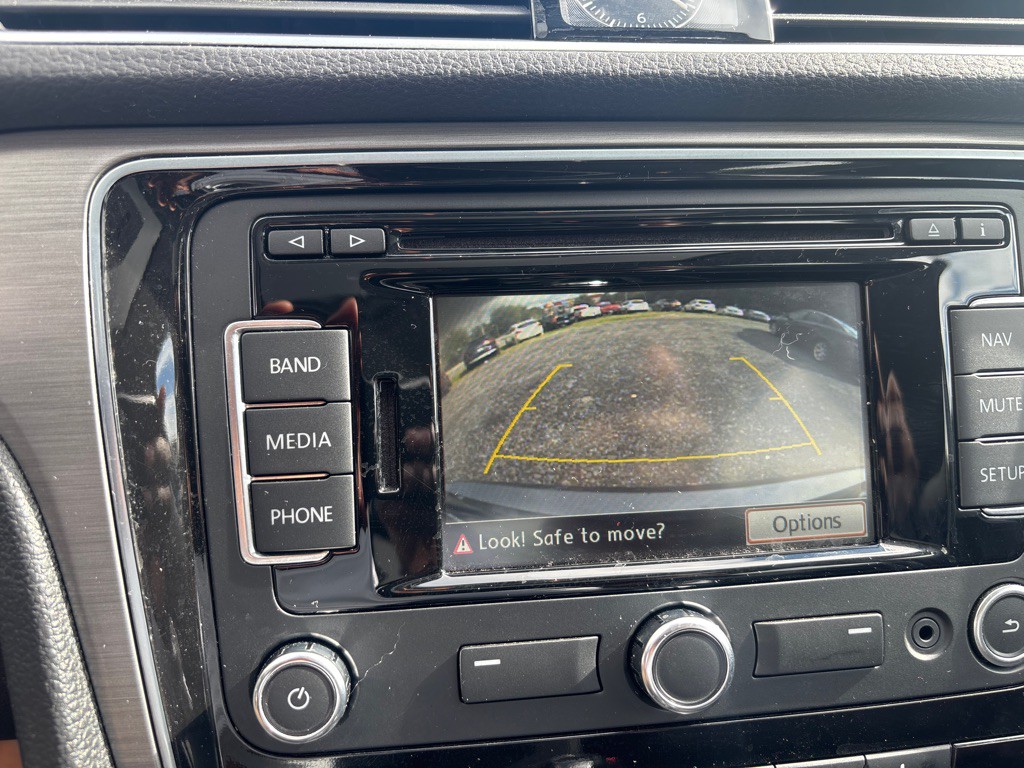 2014 Volkswagen Passat Image 26