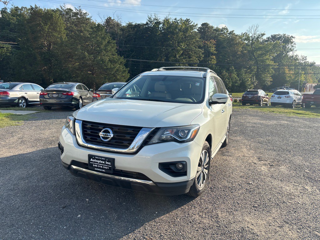 2017 Nissan Pathfinder Image 2