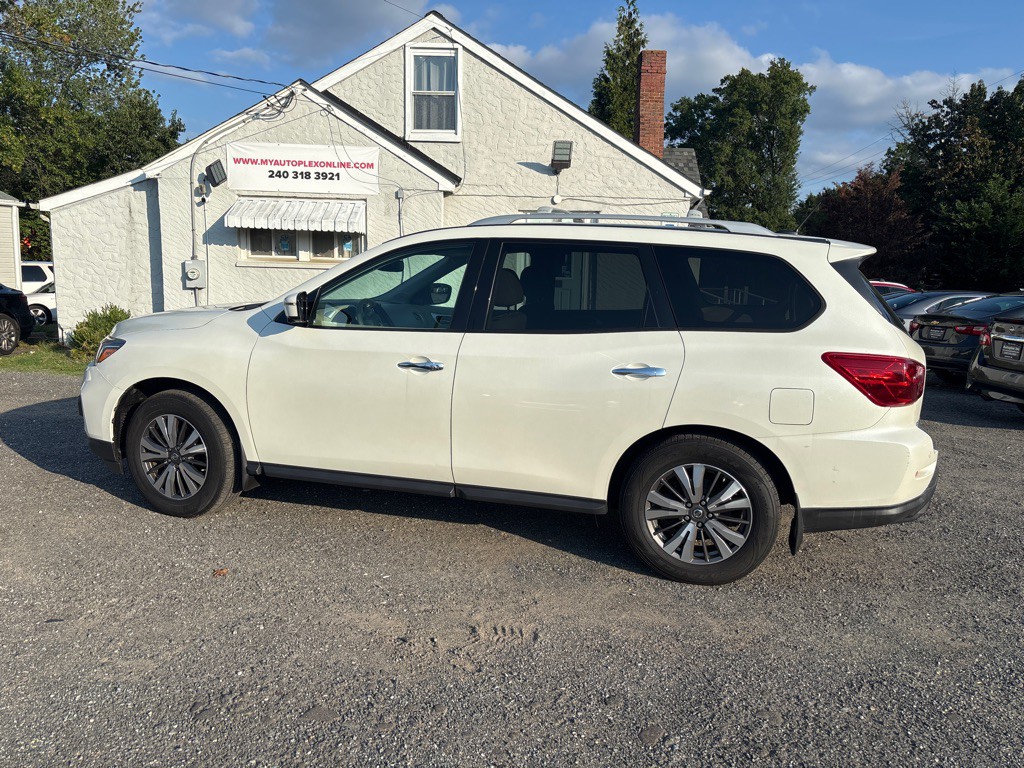 2017 Nissan Pathfinder Image 6