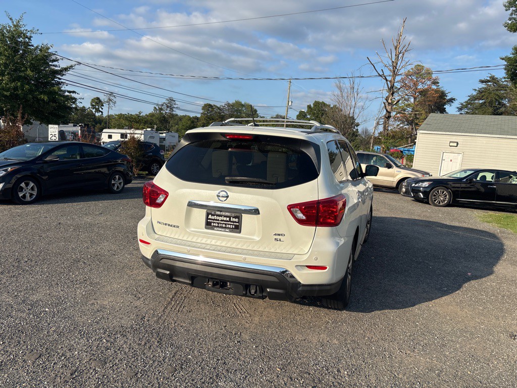 2017 Nissan Pathfinder Image 9