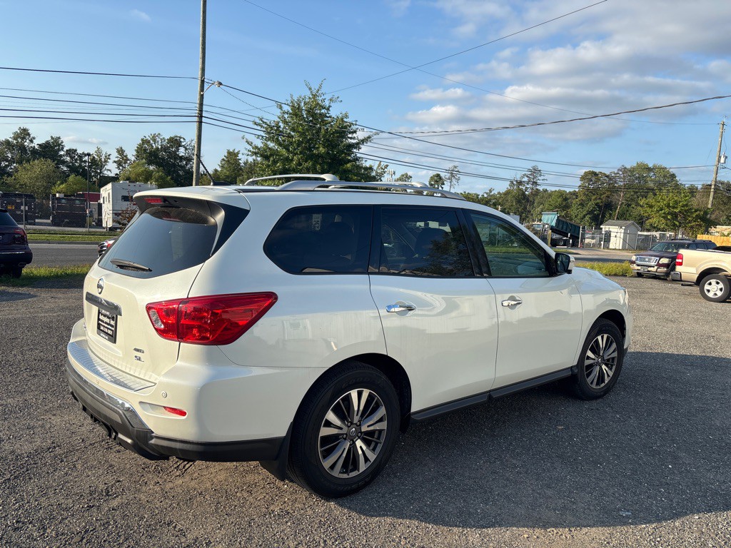 2017 Nissan Pathfinder Image 10