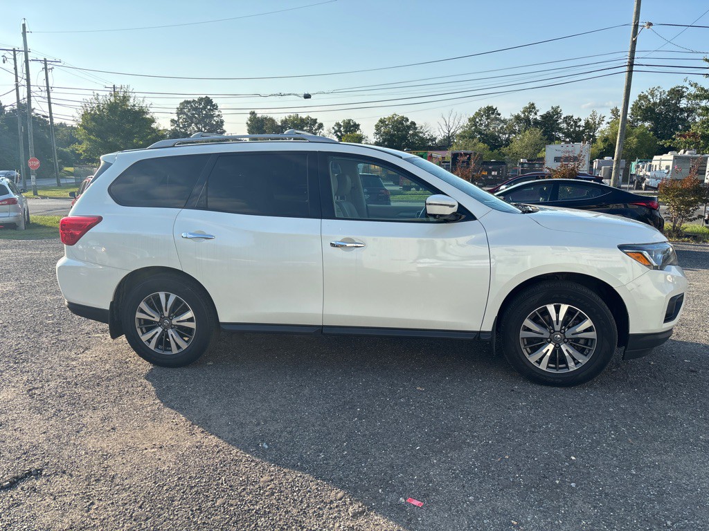 2017 Nissan Pathfinder Image 12
