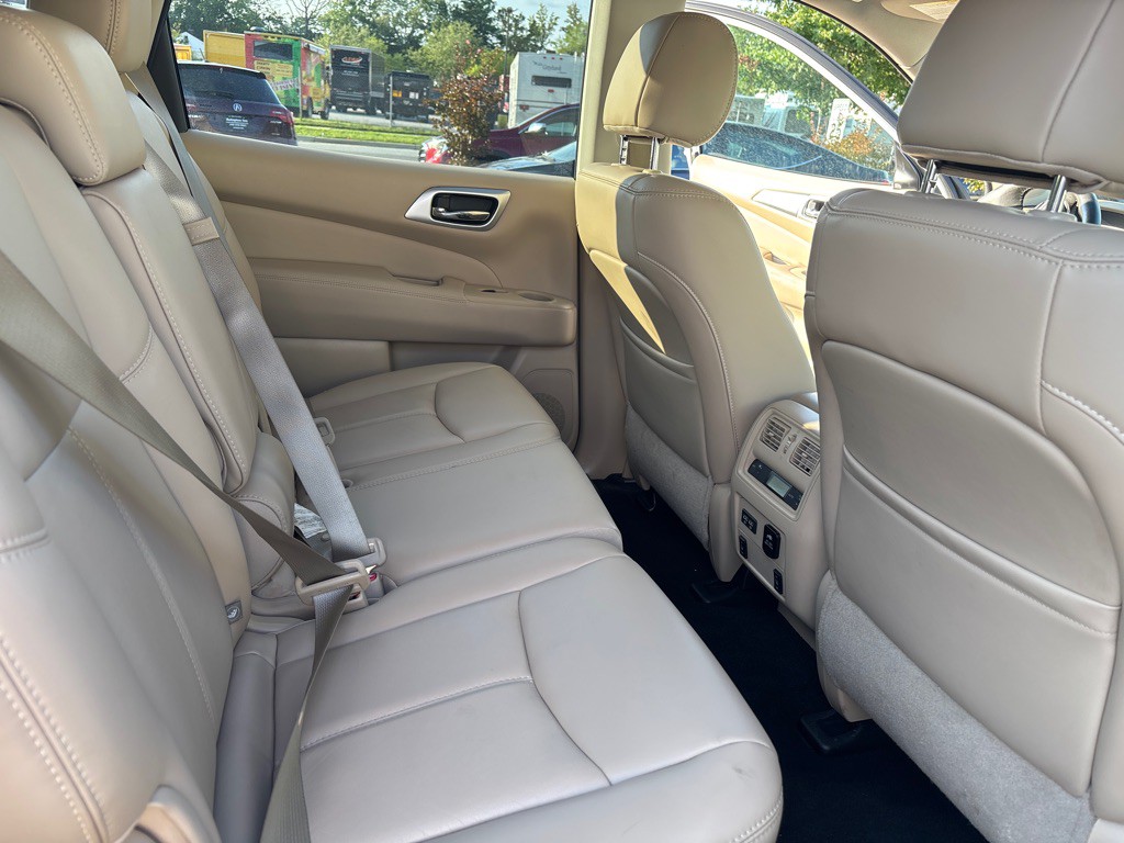 2017 Nissan Pathfinder Image 18