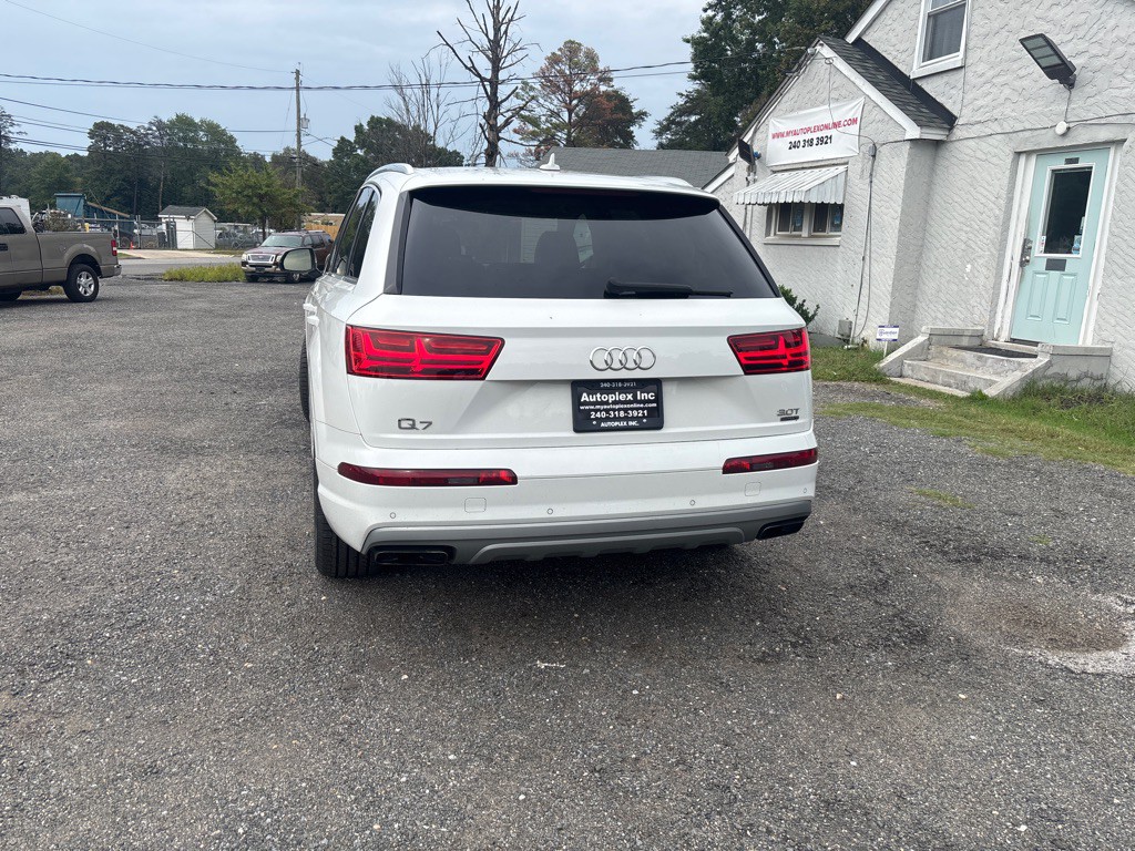 2017 Audi Q7 Image 9