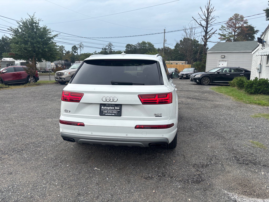 2017 Audi Q7 Image 10