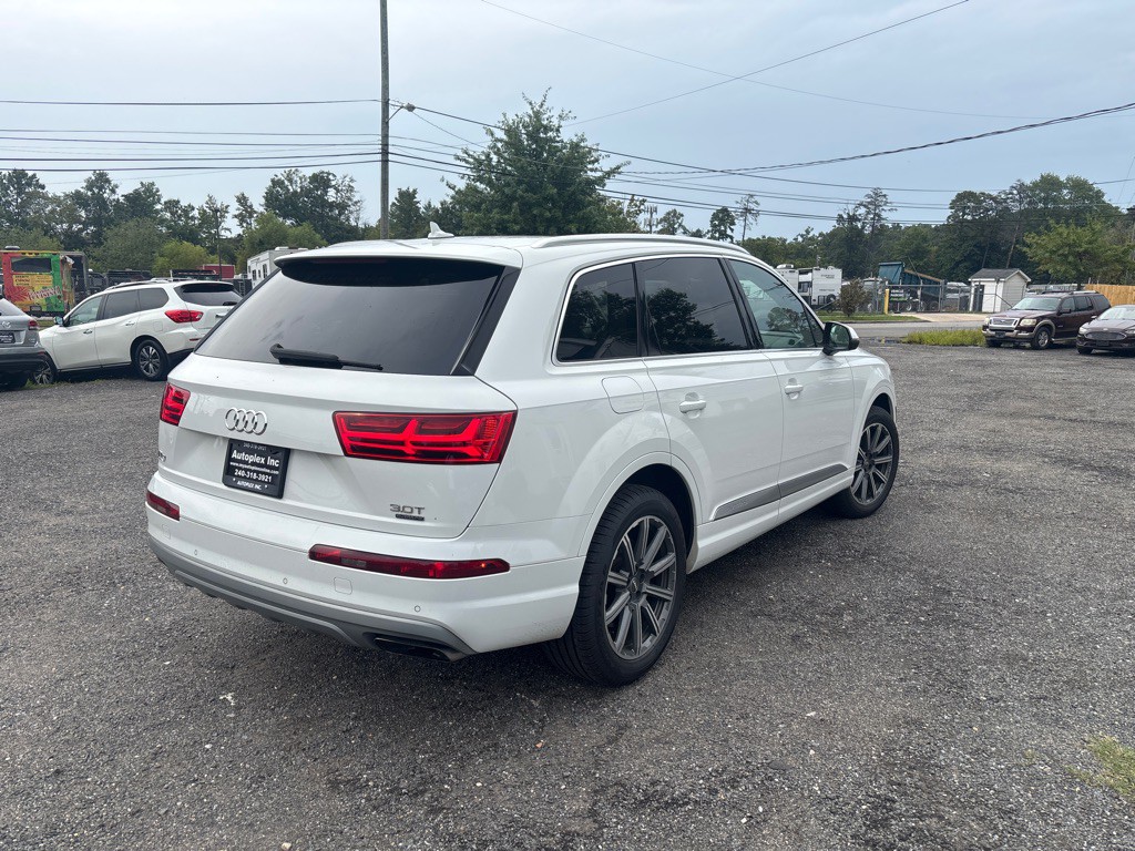 2017 Audi Q7 Image 11