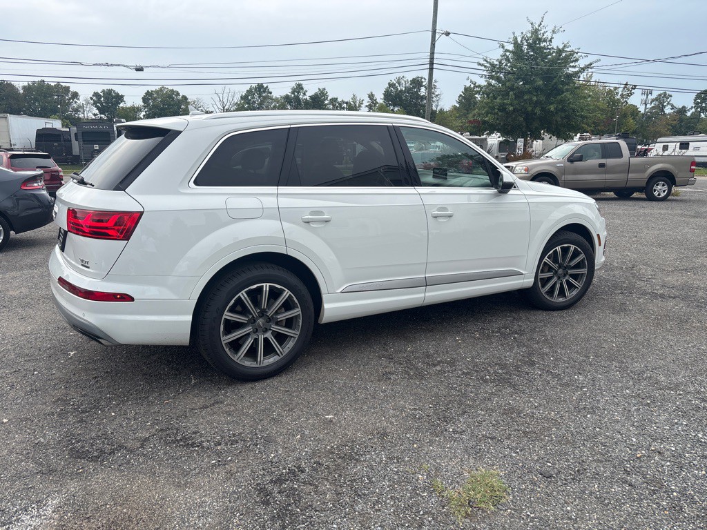 2017 Audi Q7 Image 12