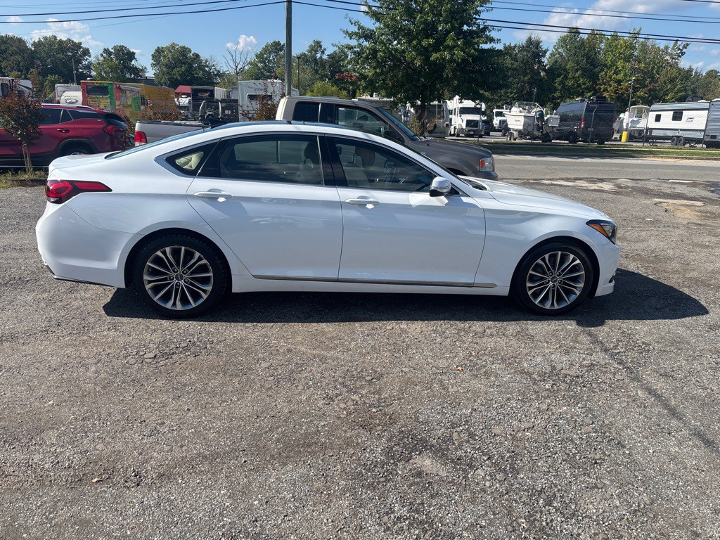 2017 Genesis G80 Image 10