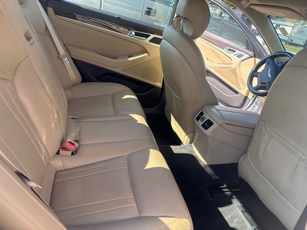 2017 Genesis G80 Image 14