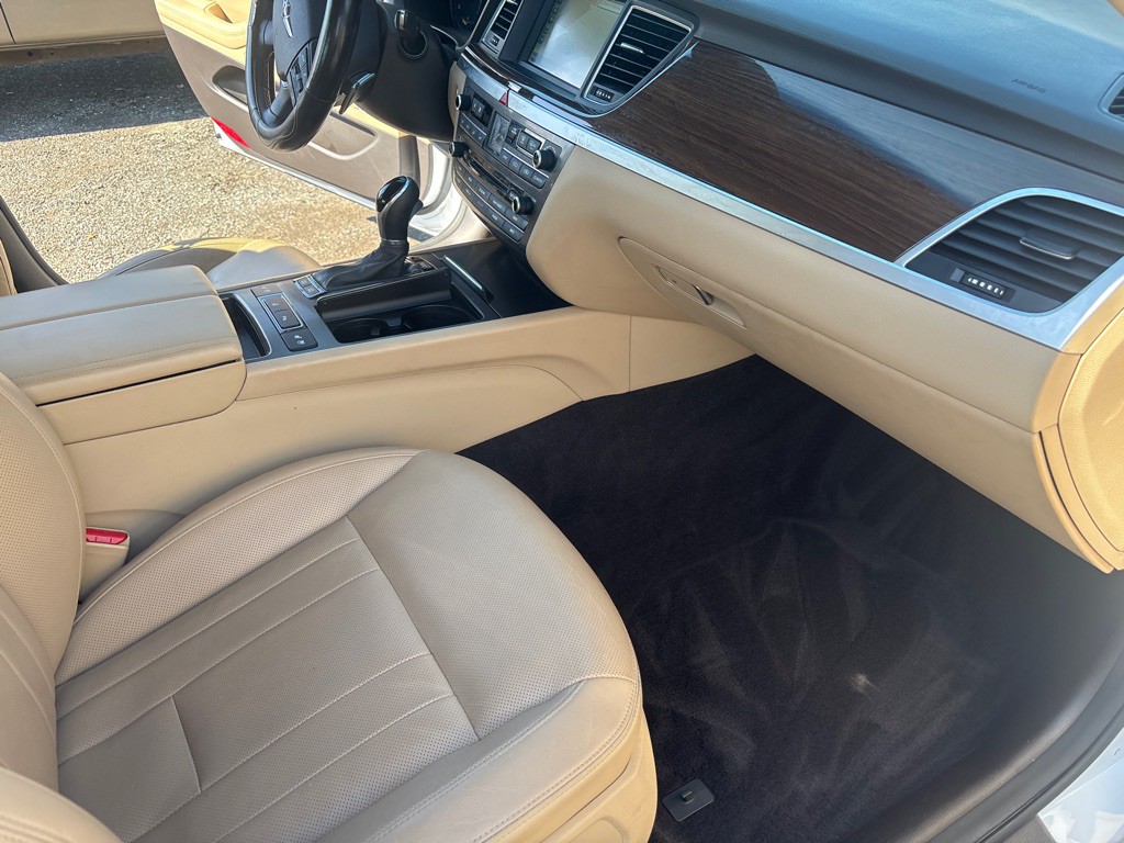 2017 Genesis G80 Image 15