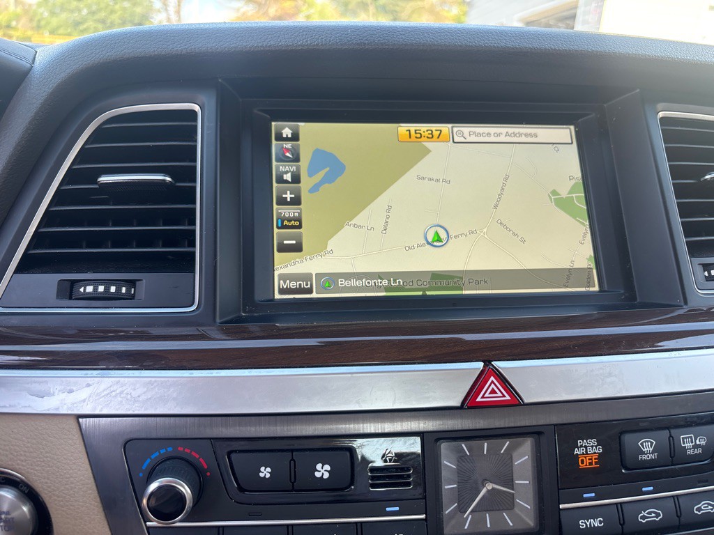 2017 Genesis G80 Image 16