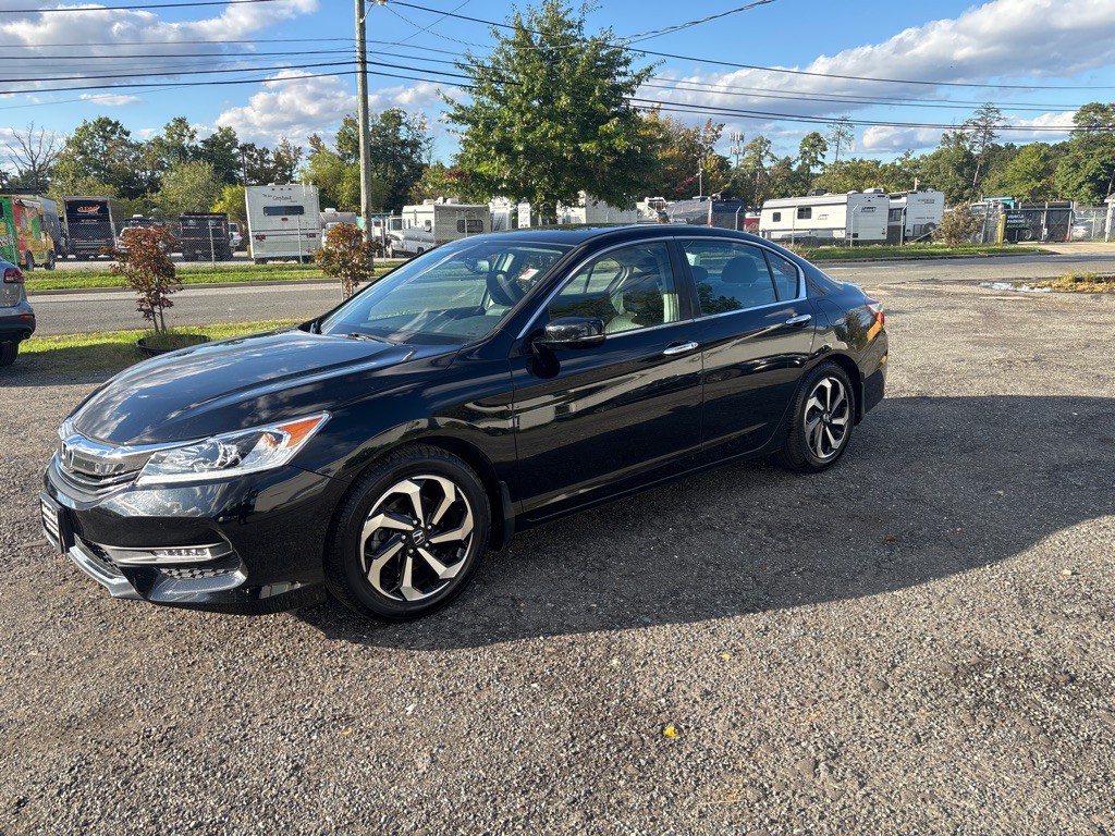 2017 Honda Accord Image 2