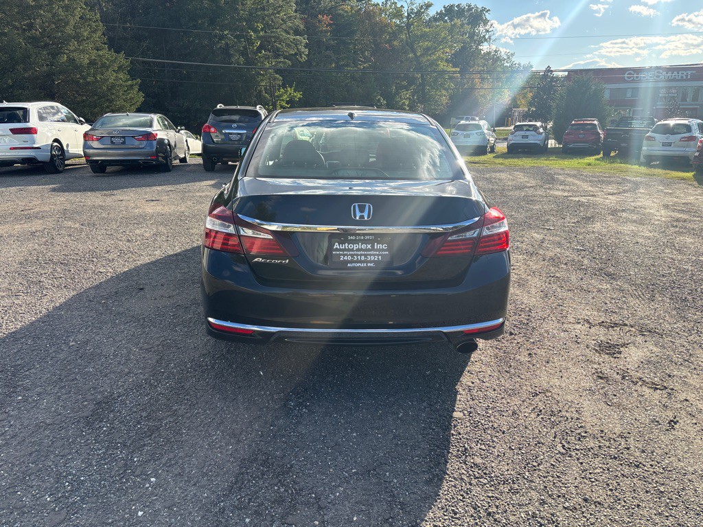 2017 Honda Accord Image 8