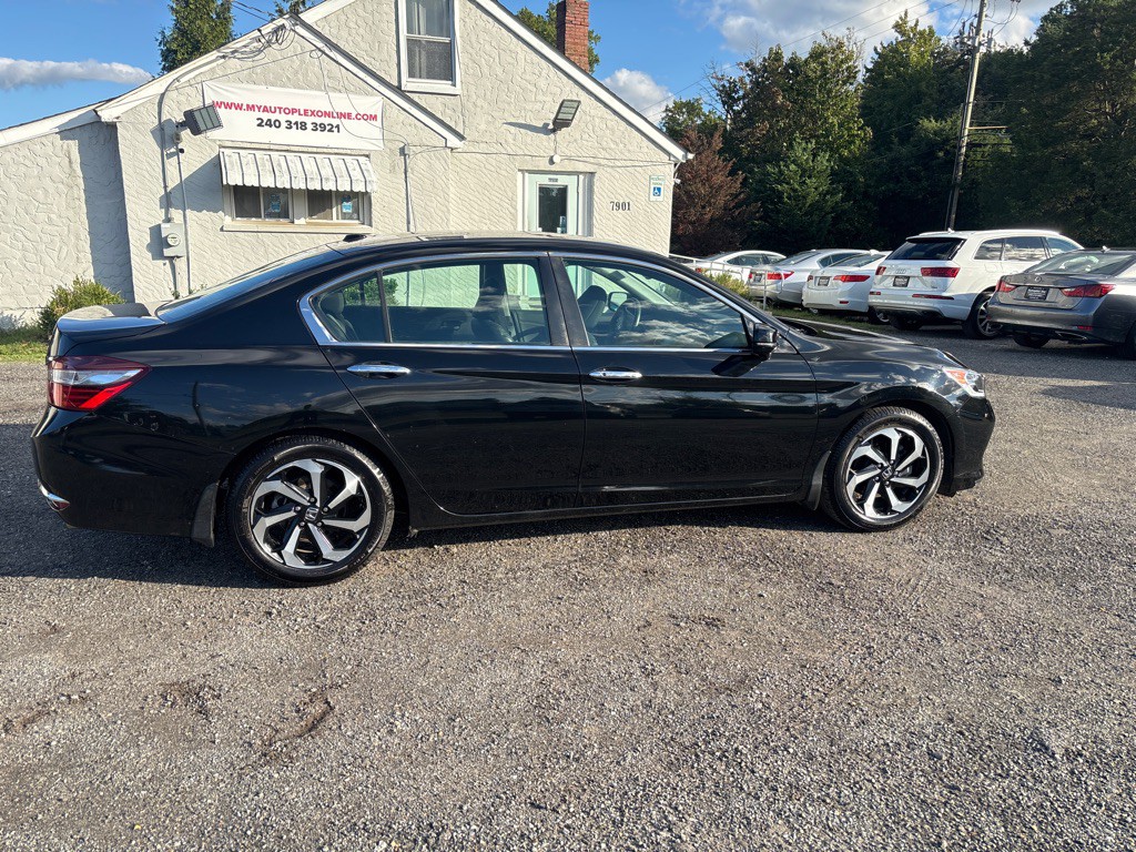2017 Honda Accord Image 12