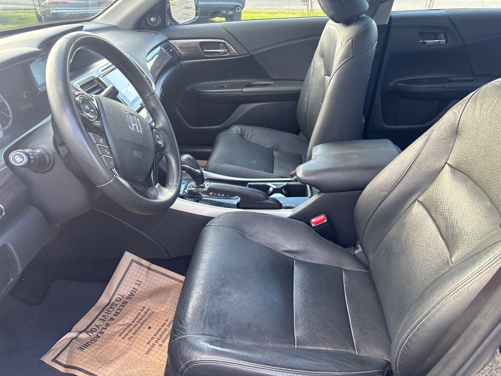 2017 Honda Accord Image 16