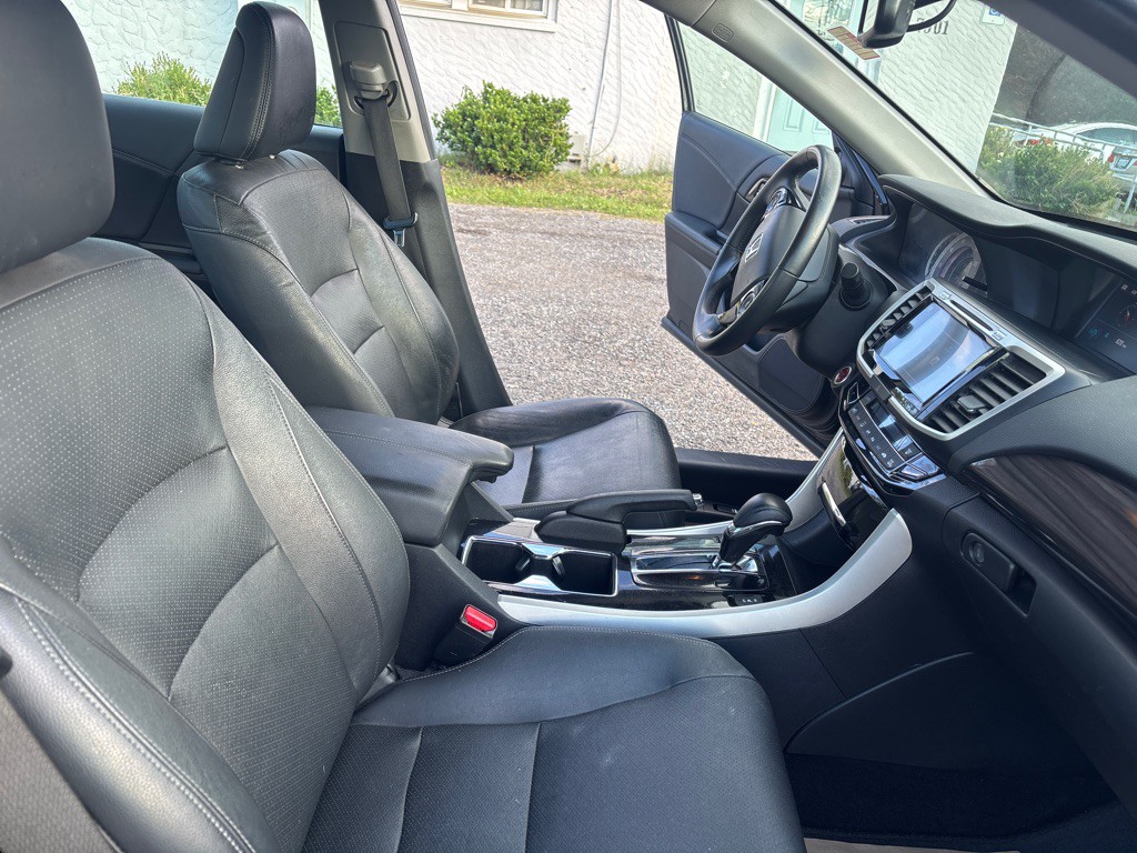 2017 Honda Accord Image 19
