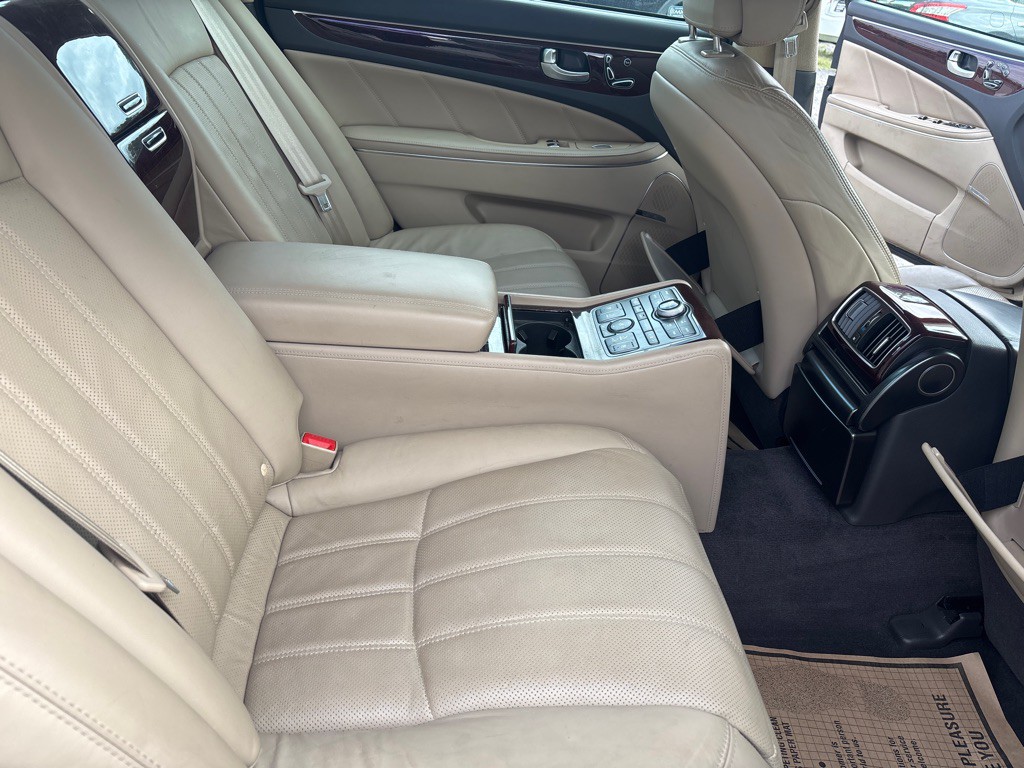 2011 Hyundai Equus Image 13