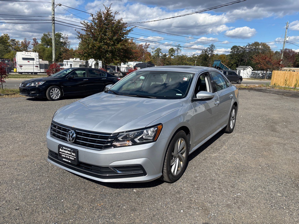 2018 Volkswagen Passat Image 2