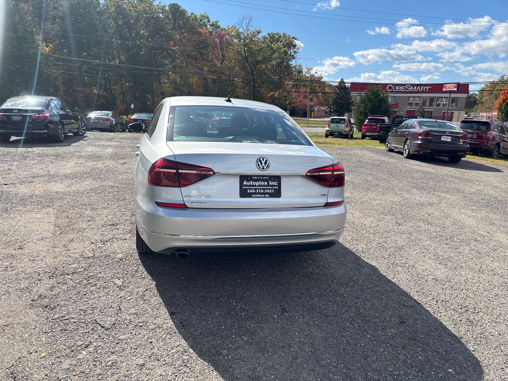 2018 Volkswagen Passat Image 8
