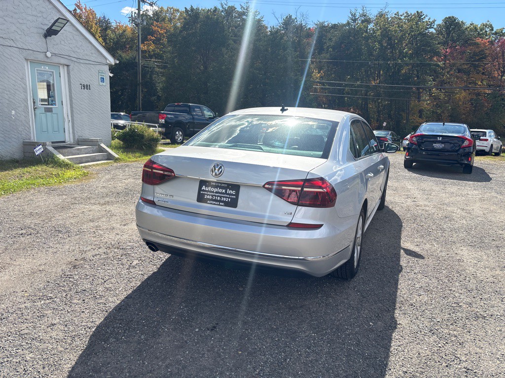 2018 Volkswagen Passat Image 9