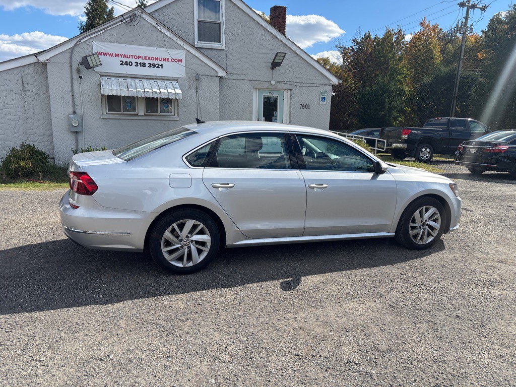 2018 Volkswagen Passat Image 11