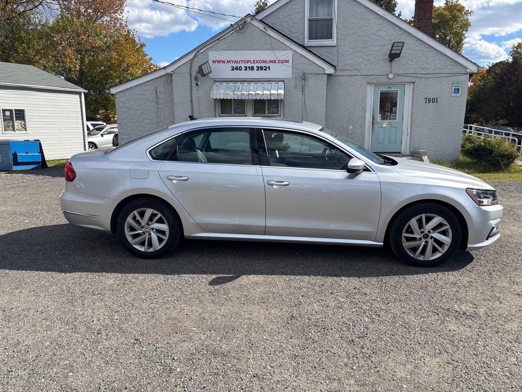 2018 Volkswagen Passat Image 12