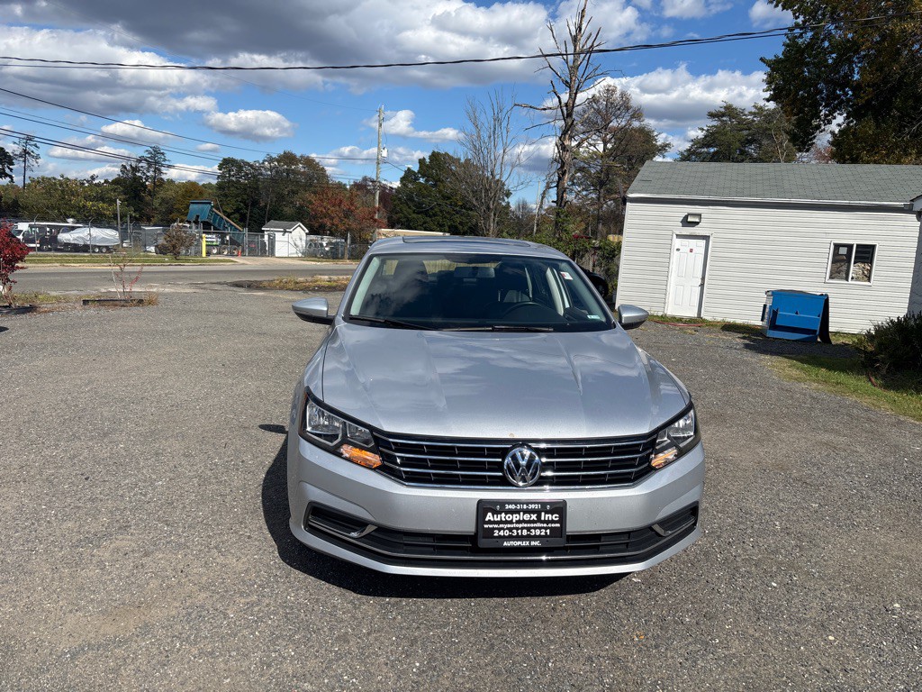 2018 Volkswagen Passat Image 15