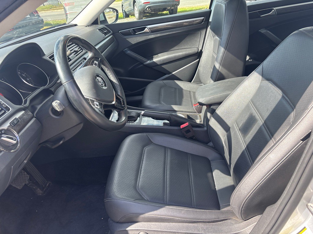 2018 Volkswagen Passat Image 16