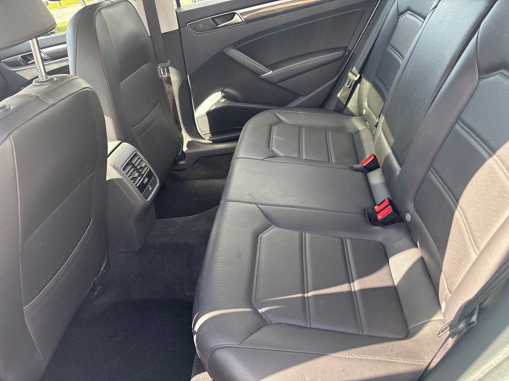 2018 Volkswagen Passat Image 17