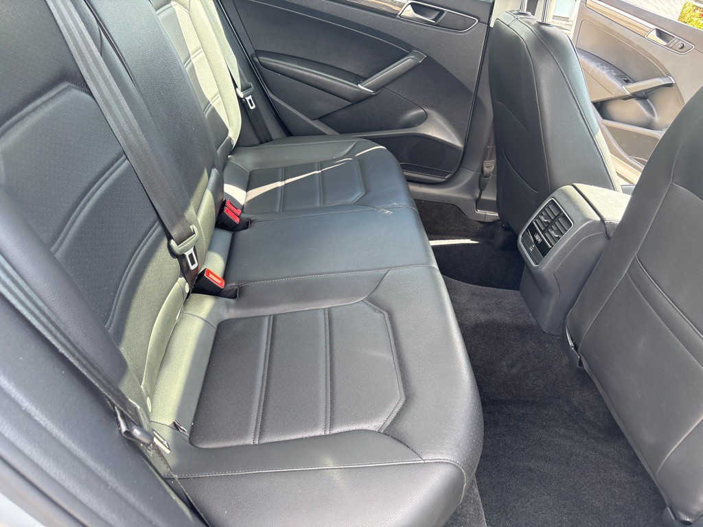 2018 Volkswagen Passat Image 18