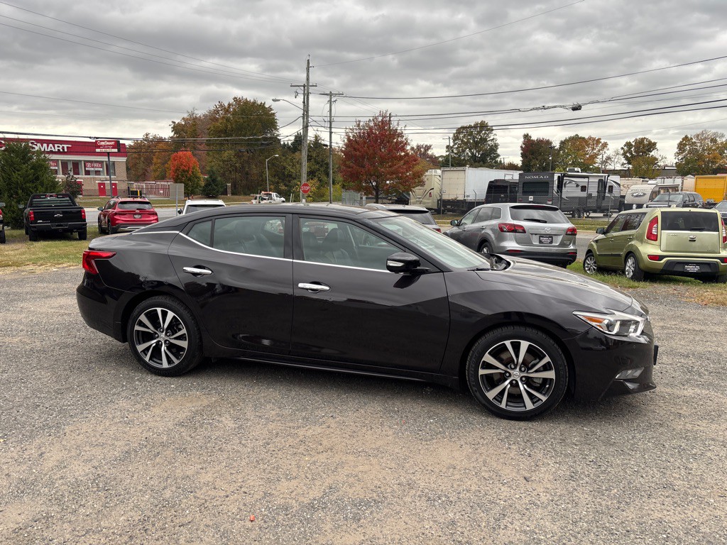 2016 Nissan Maxima Image 10
