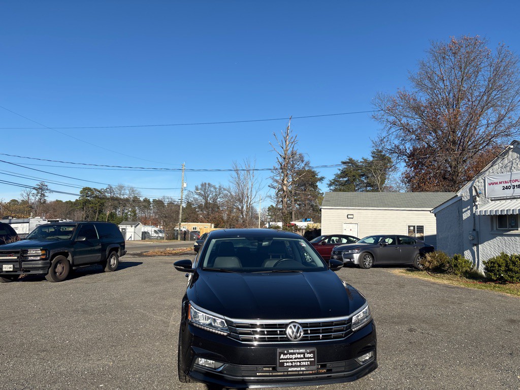 2017 Volkswagen Passat Image 1