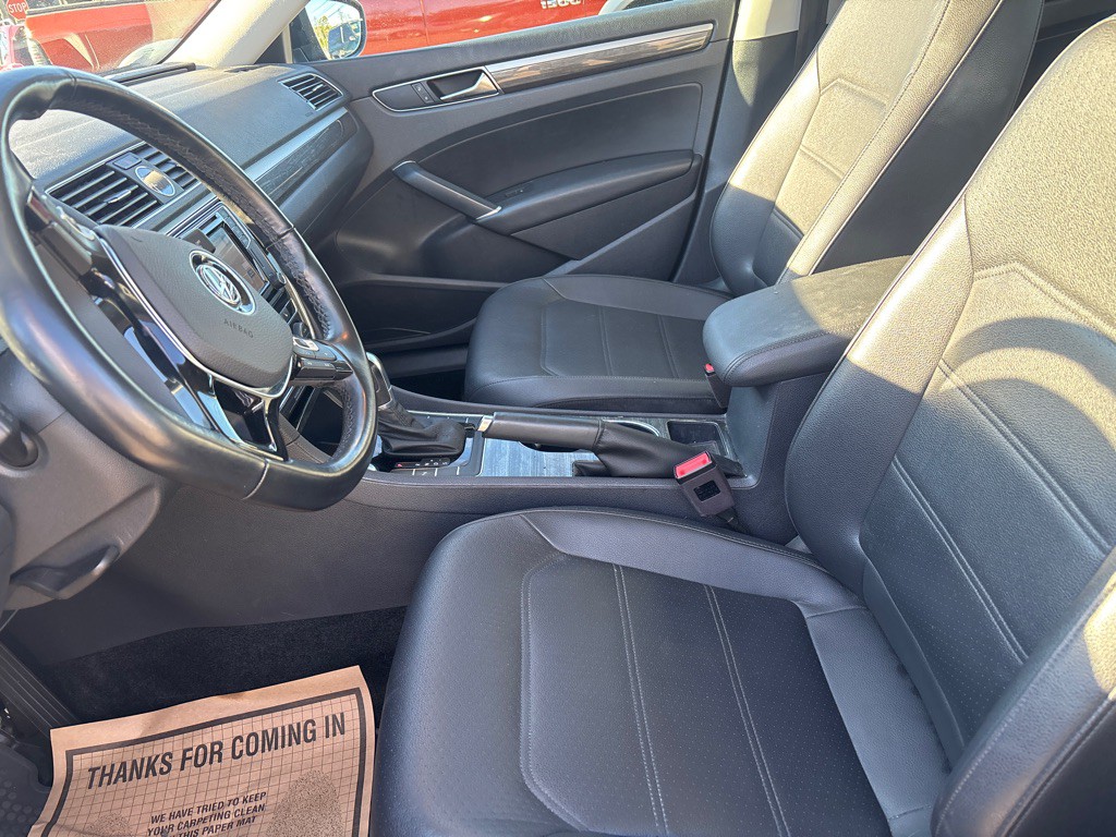 2017 Volkswagen Passat Image 15