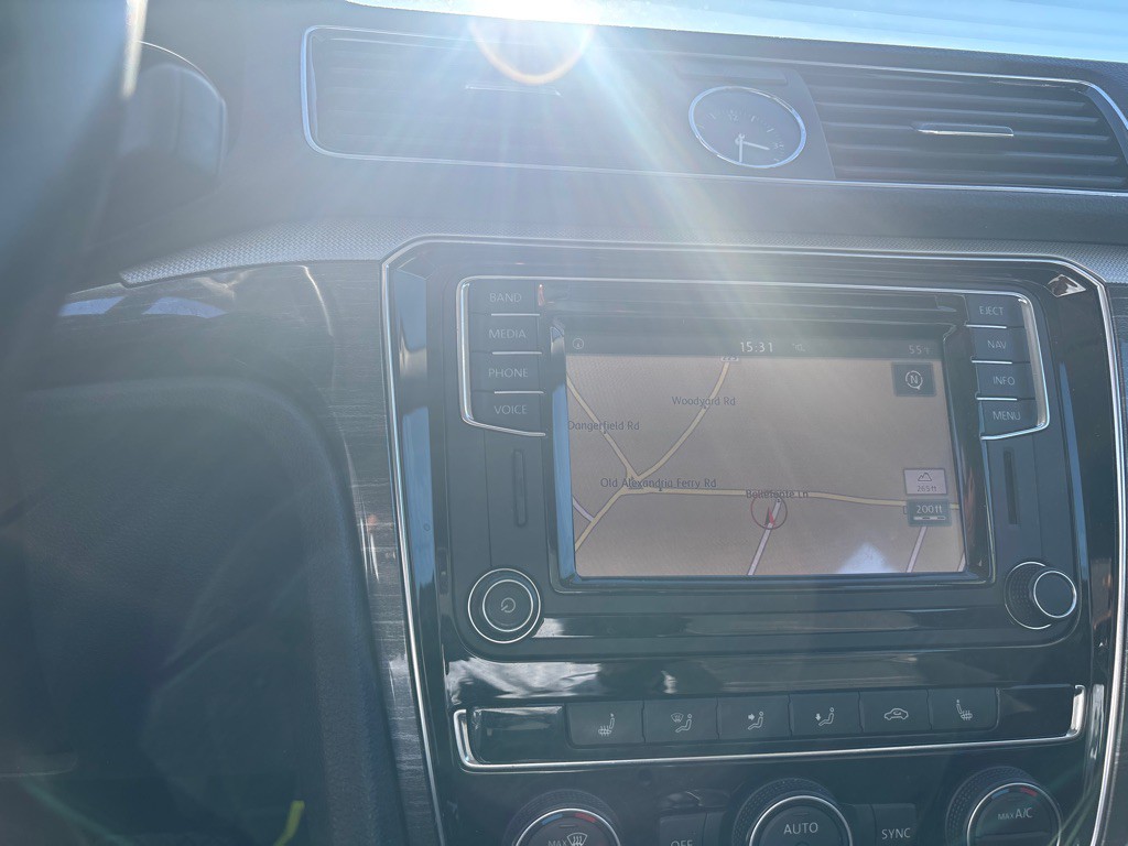 2017 Volkswagen Passat Image 21